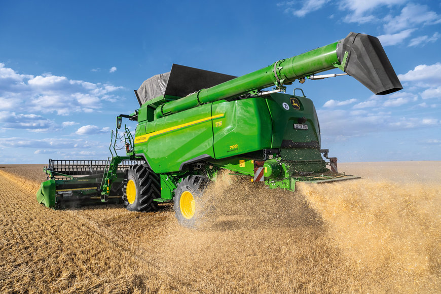 John Deere introduces its new T5&nbsp;and T6&nbsp;Walker Combines